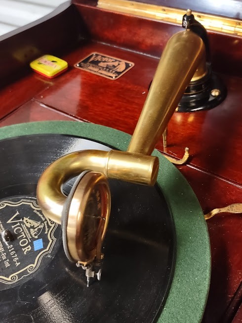 VICTOR VICTROLA 18 PHONOGRAPH