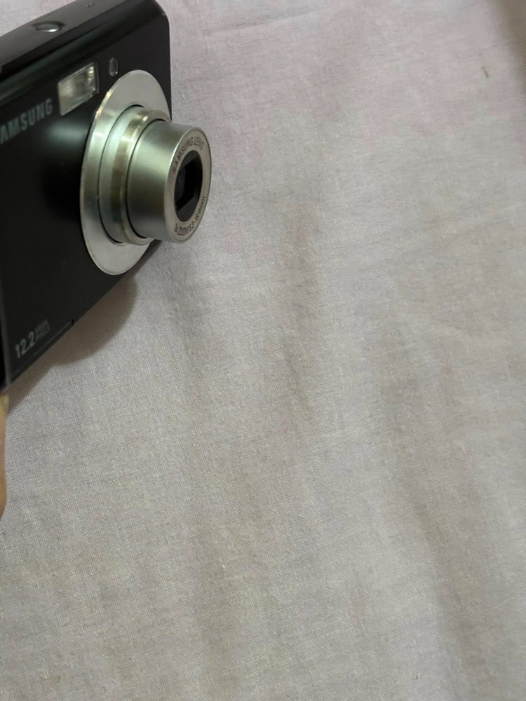 Samsung ES17 12.2 MP Digital Camera - Black WORKING