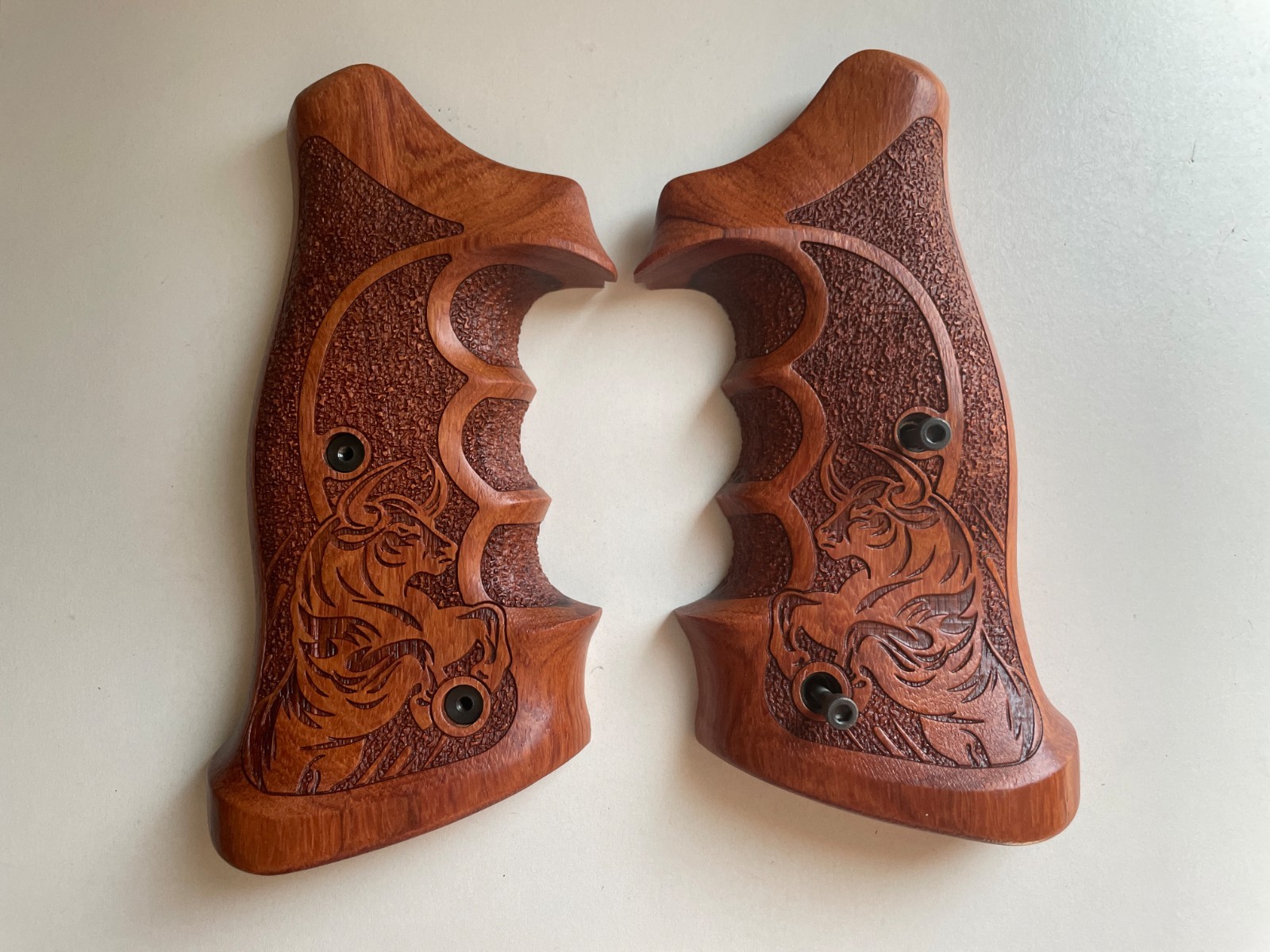 New art on Prof. Grips For Taurus TRACKER/JUDGE 17 44 415 425 450 617 627 692