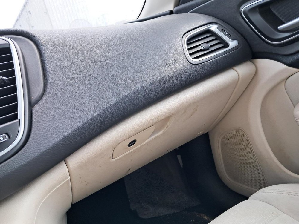 200       2015 Glove Box 4773858