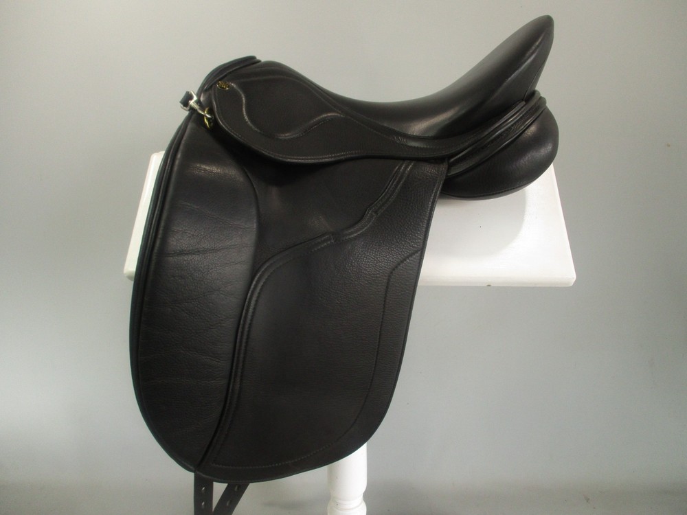Peter Horobin Amazone Dressage Saddle 17" M