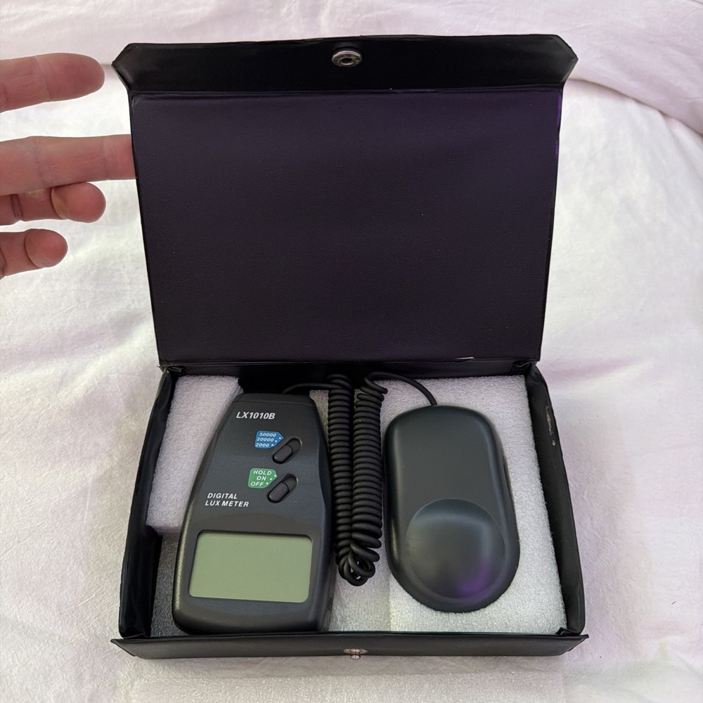 DIGITAL LUX METER LX1010B DIGITAL LIGHT LEVEL METER
