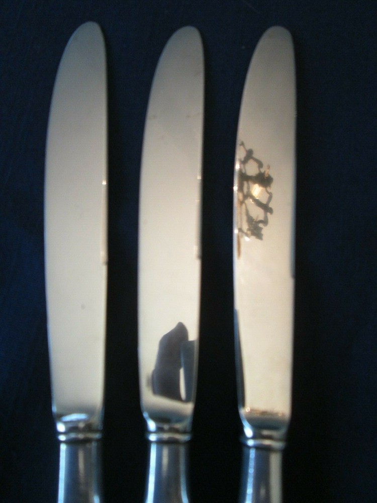 SET 3 DINNER KNIVES! Vintage GORHAM silverplate: REMEMBRANCE pattern: LOVELY
