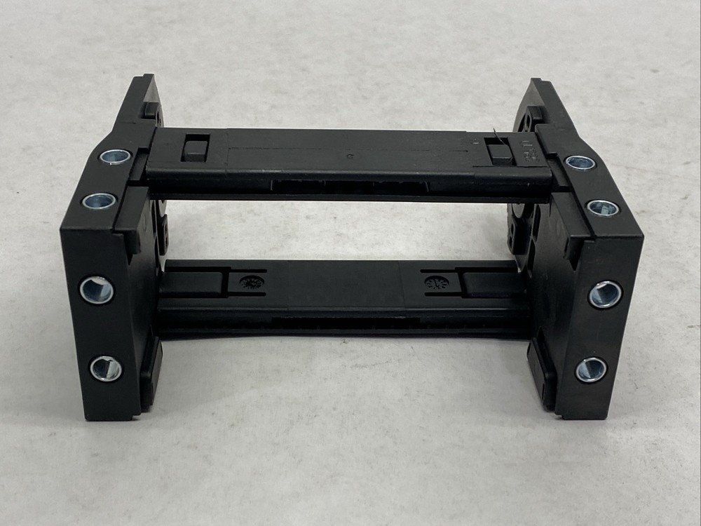 Igus E4-321-20-1-1 Pivoting End Bracket For Cable Chain