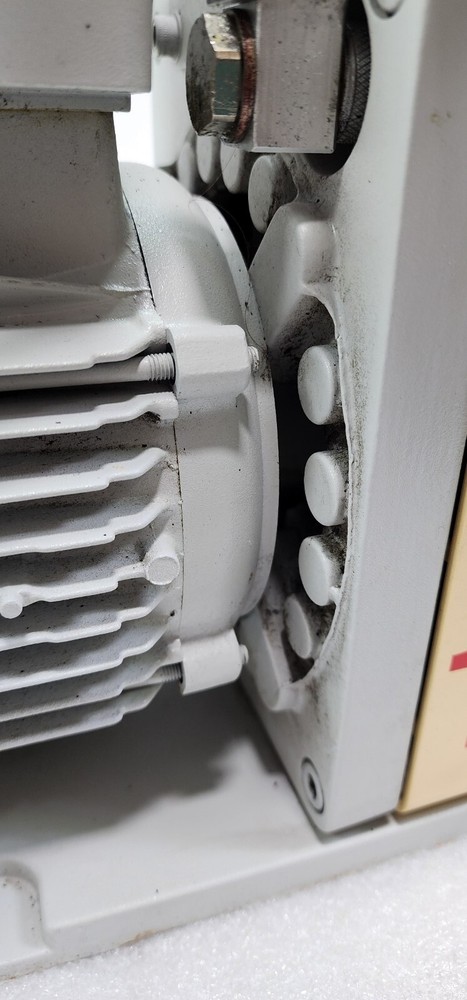 EDWARDS E1M18 VACUUM PUMP