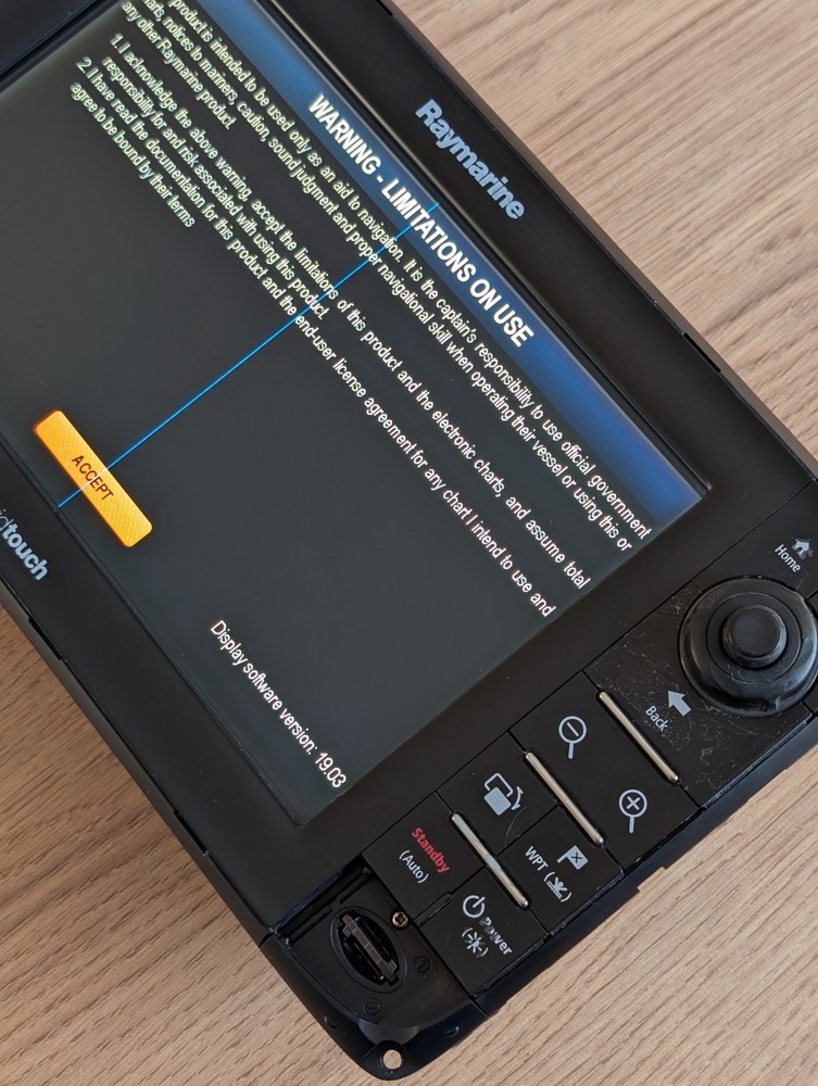 Raymarine e95 Hybrid Touchscreen Multifunction Display model: E70021
