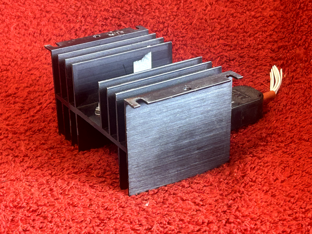 AIRCRAFT VOLTAGE REGULATOR WITH CONNECTOR