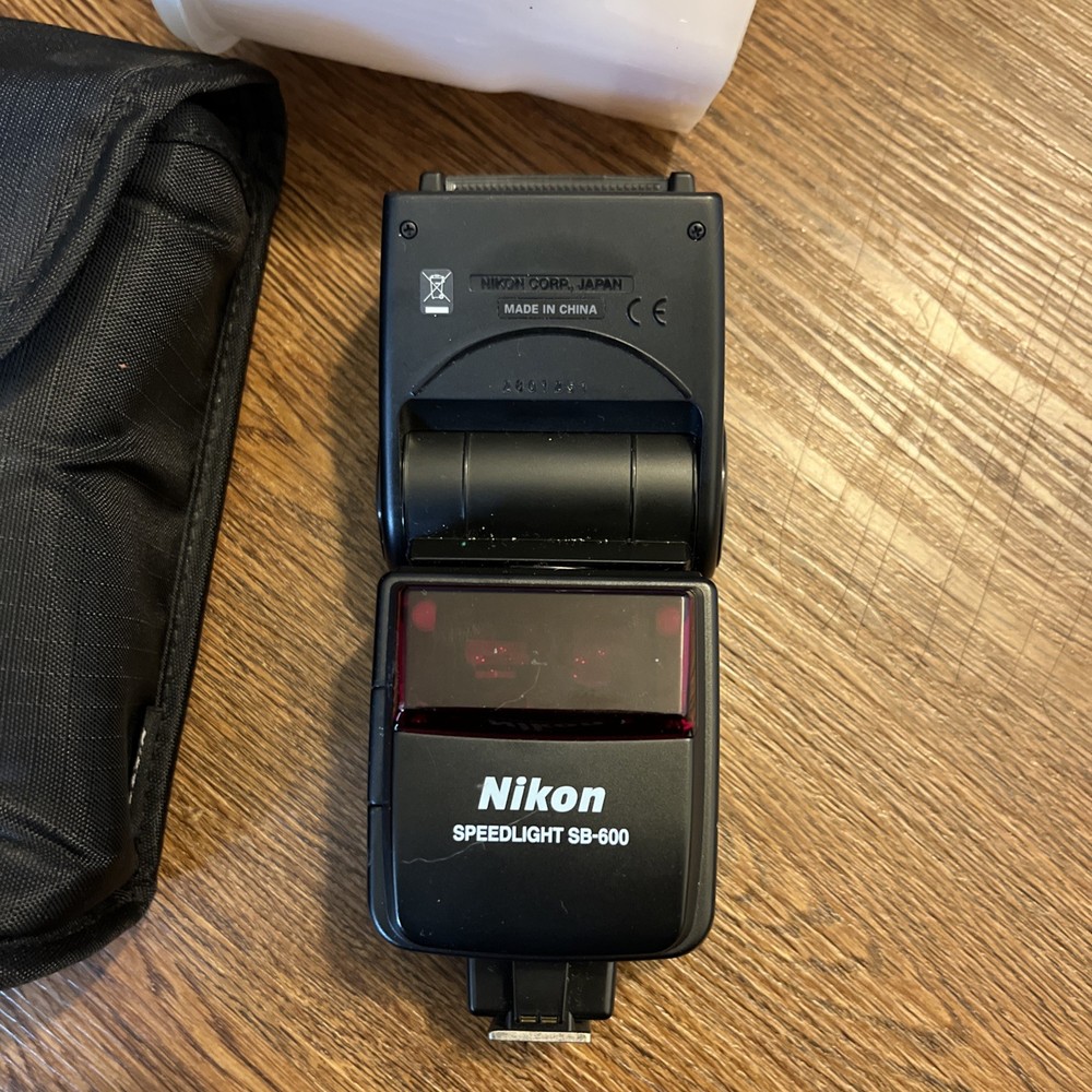 NIKON SPEEDLIGHT SB-600 FLASH