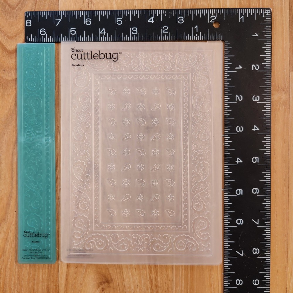Cricut Cuttlebug 5"x7” "Bandana" Embossing Folder With Border