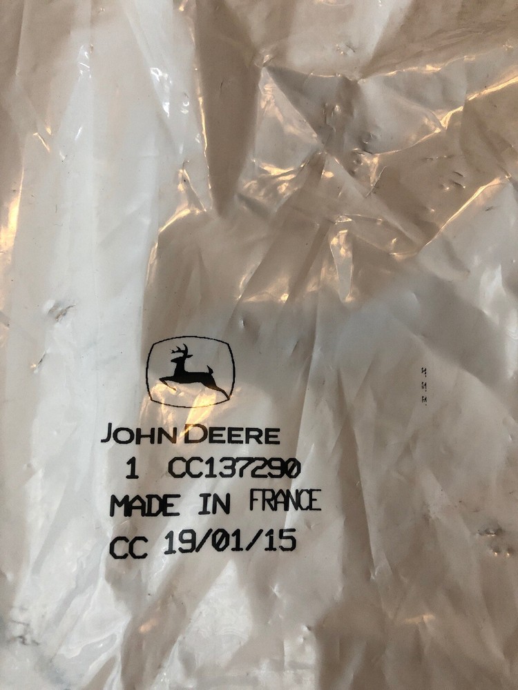 John Deere CC137290 Screw