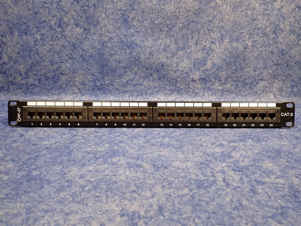 Cable Matters 24 Port Rackmount Cat 6 Patch Panel P24T-KAA (C18)