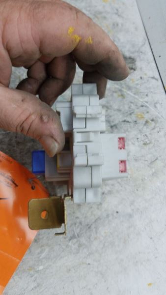 TITAN 2005 Fuse Box Cabin 906519