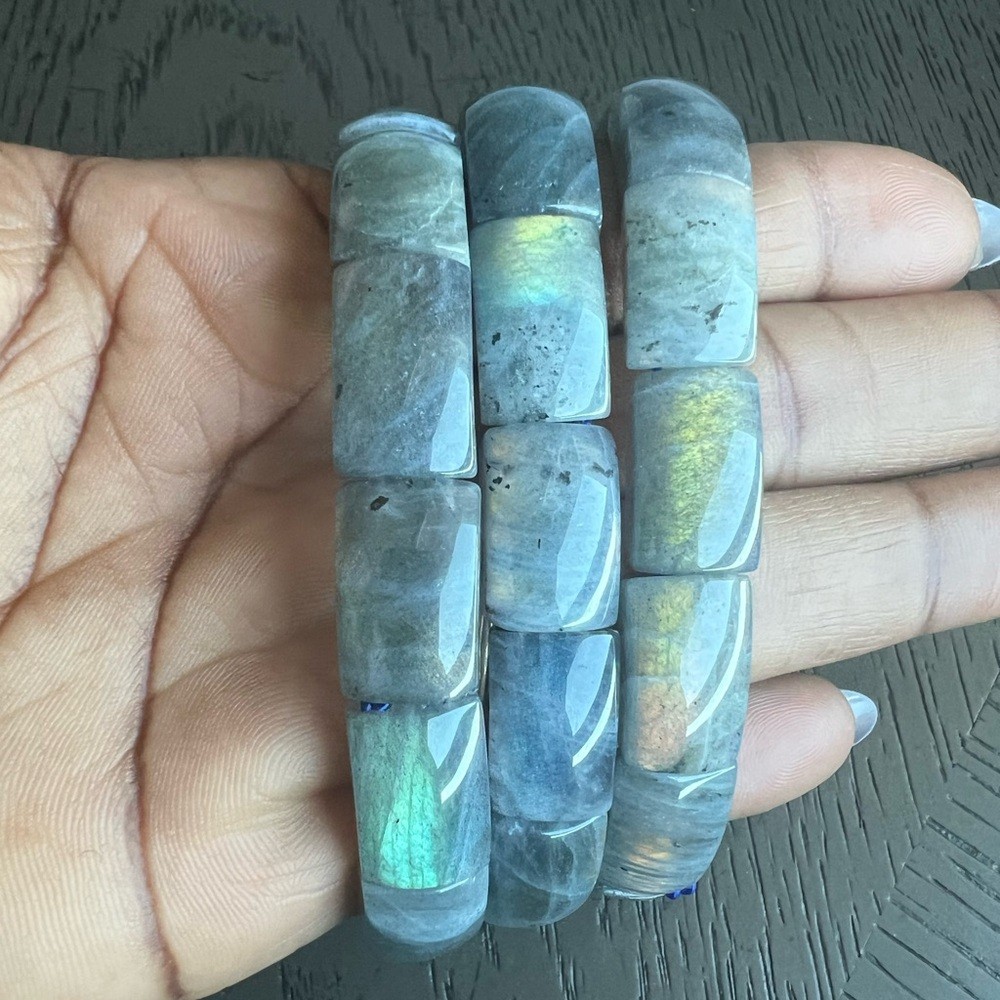 (ONE) Flashy labradorite soft bangle SIZE 7’