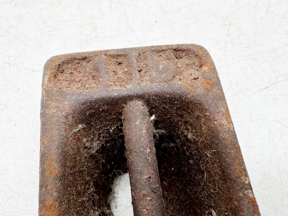 ANTIQUE 1 LB CAST IRON RECTANGULAR BLOCK SCALE WEIGHT