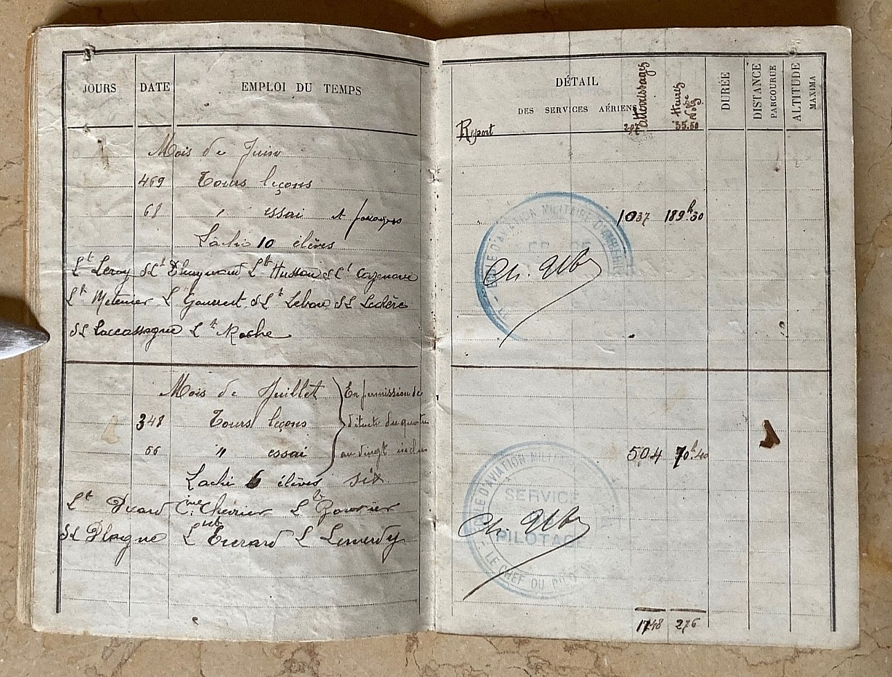 WW1 FRENCH PILOT'S FLIGHT LOG BOOK SIGNED BY (TRAINER OF GUYNEMER) CAPT. NARDIN