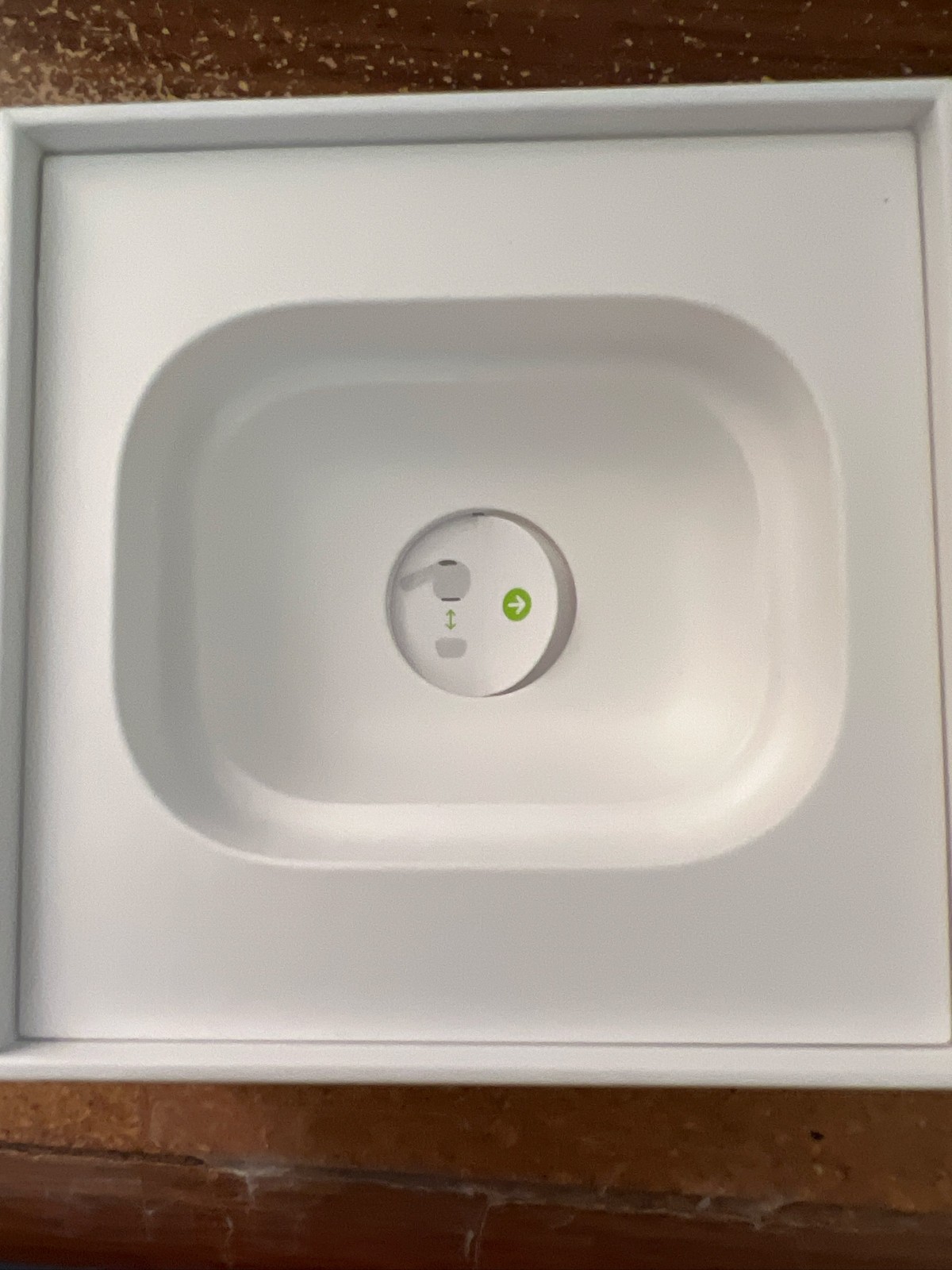 Apple AirPods Pro 2nd Gen MagSafe Charging Case USB-lighting cable White