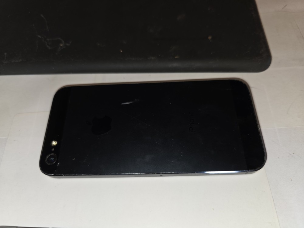 Broken Electronics Lot – Samsung Smartphone, Apple iPhone, Apple iPad Tablet –