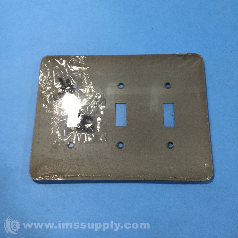 Mulberry Toggle Switch Wall Plate, 3 Gang, 3 Toggle Switch, Brown FNFP