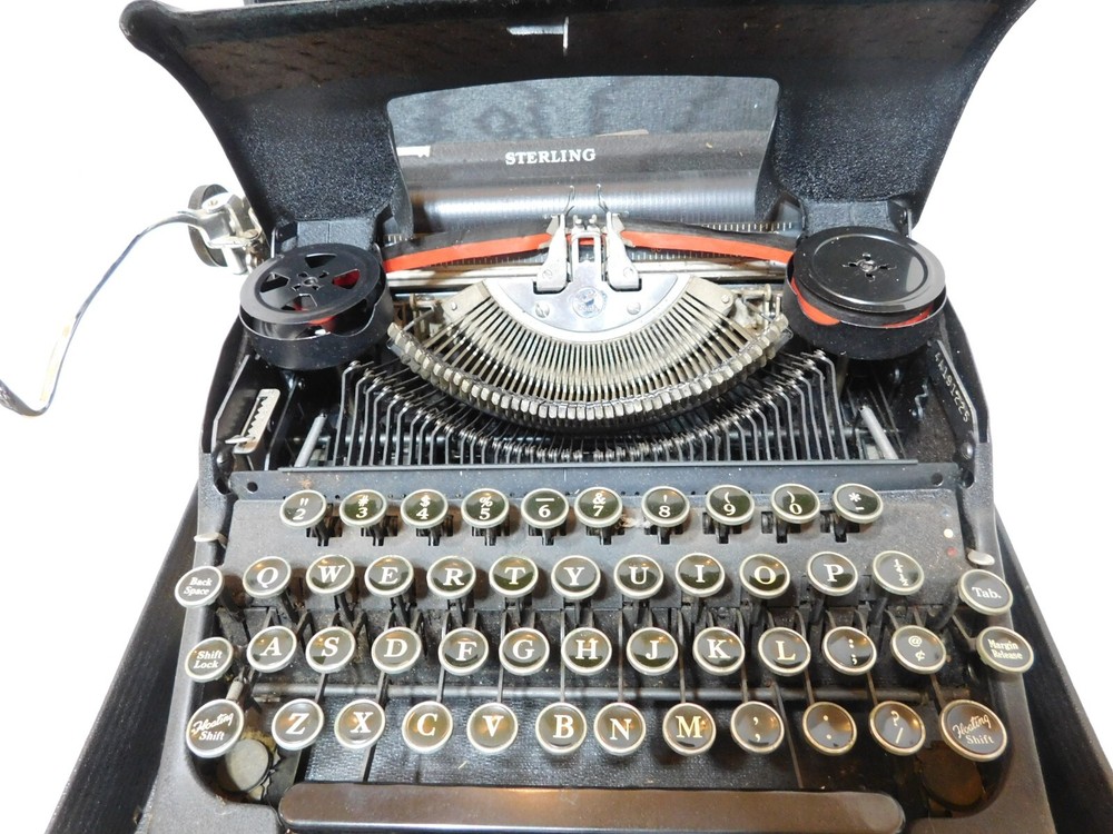 1947 Smith-Corona Sterling 4A Typewriter w/ Case