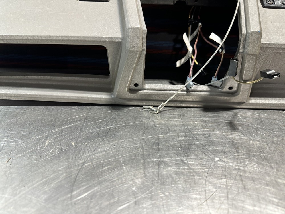 KENWORTH K367-109-5001 CONSOLE-WINDSHIELD UPPER DKSLT