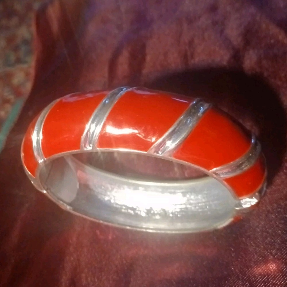 Bracelet Premier Designs Deep Rich Red Enamel On Cast Silvertone Ribbed Bangle7"