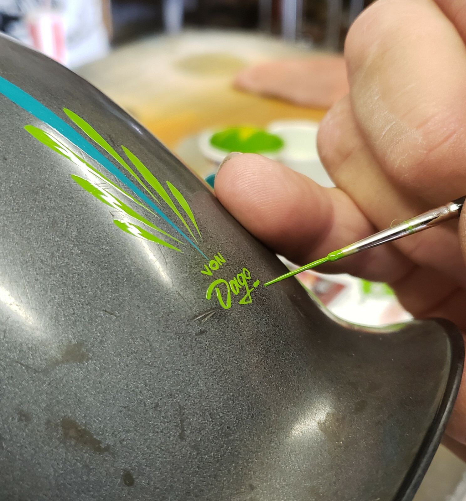 Von Dago's New *AUTOGRAPH II* Signature Signing / Detail Brush - PRO'S KNOW