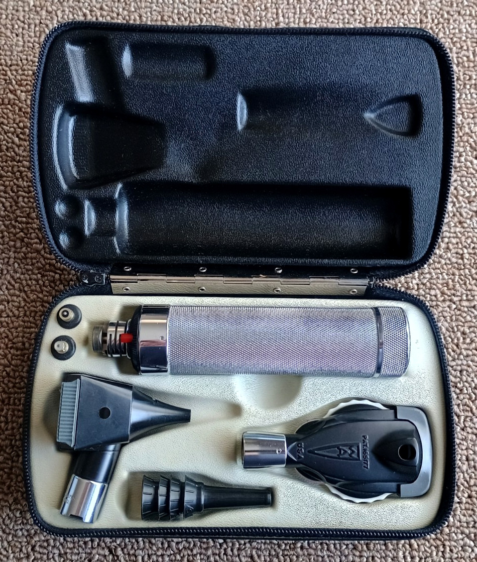 Vintage Leather Lilly Doctors MD Bag Hewlett Packard-RS Stethoscope WA Otoscope