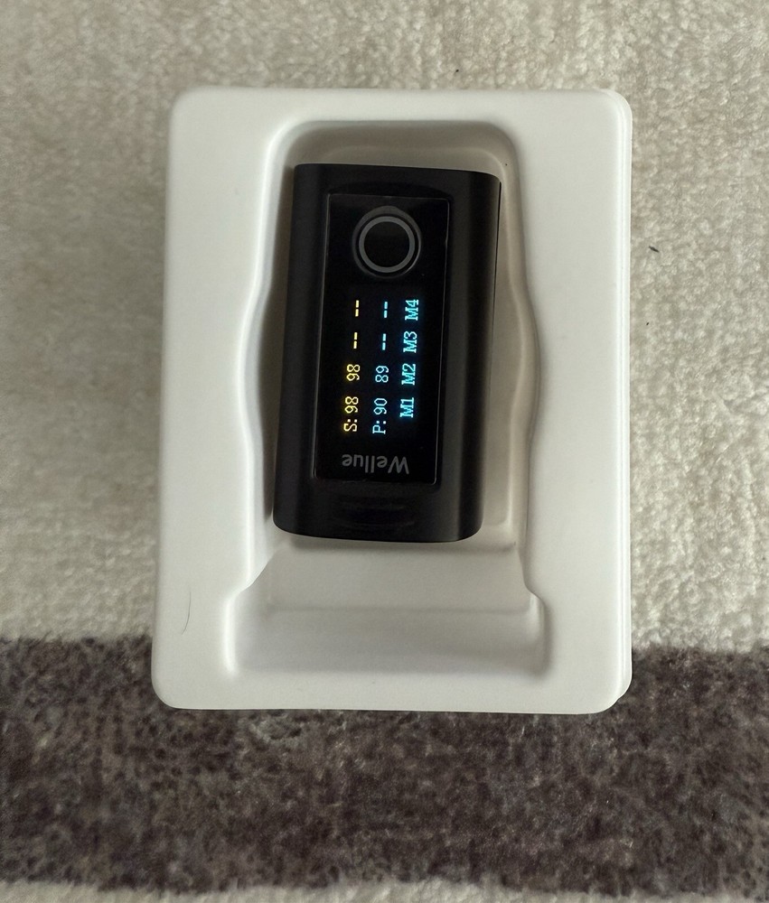 Fingertip Oximeter For Measuring Oxygen and Reading Pulse