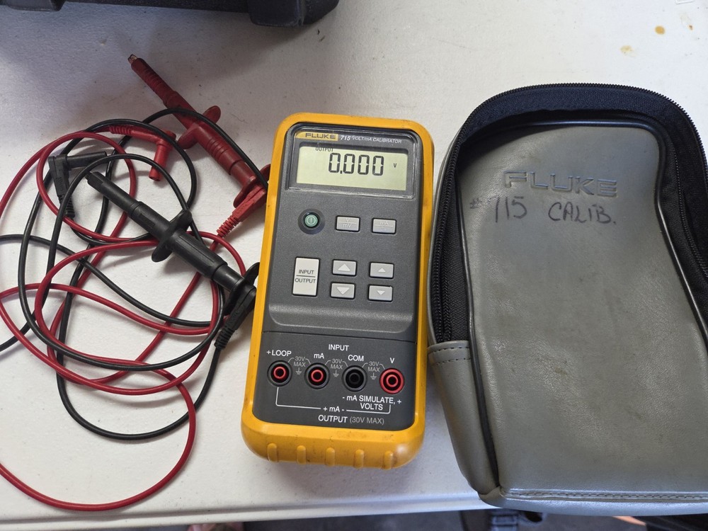FLUKE 715 VOLT/mA Calibrator