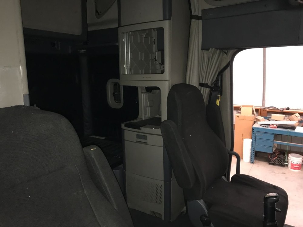 Freightliner CASCADIA Left/Driver Sleeper Cabinet - Used