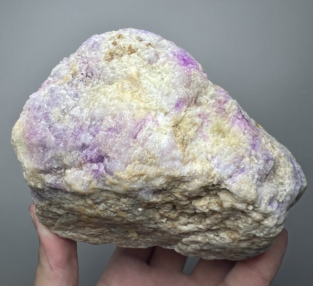 1342 Gr. Fluorescent Phosphorescent Sharp Tenebrescnet Hackmanite, Fluorapatite