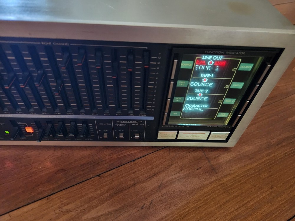 JVC SEA-R7 Graphic Equalizer Powers On