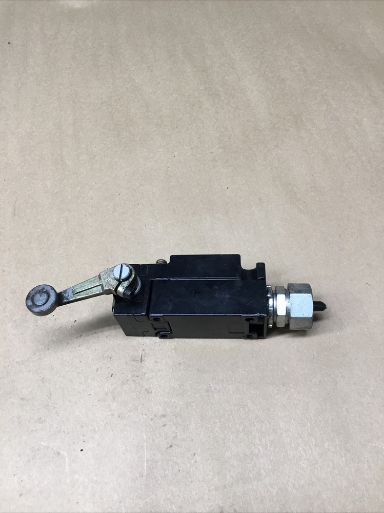 Square D AEQ2724 Limit Switch Class 9007 Series A #709K125