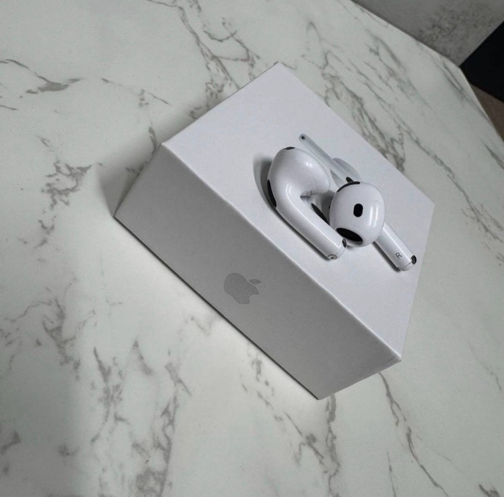 Apple AirPods 4 (3NG) Wireless Bluetooth Earbuds with Charging Case, White