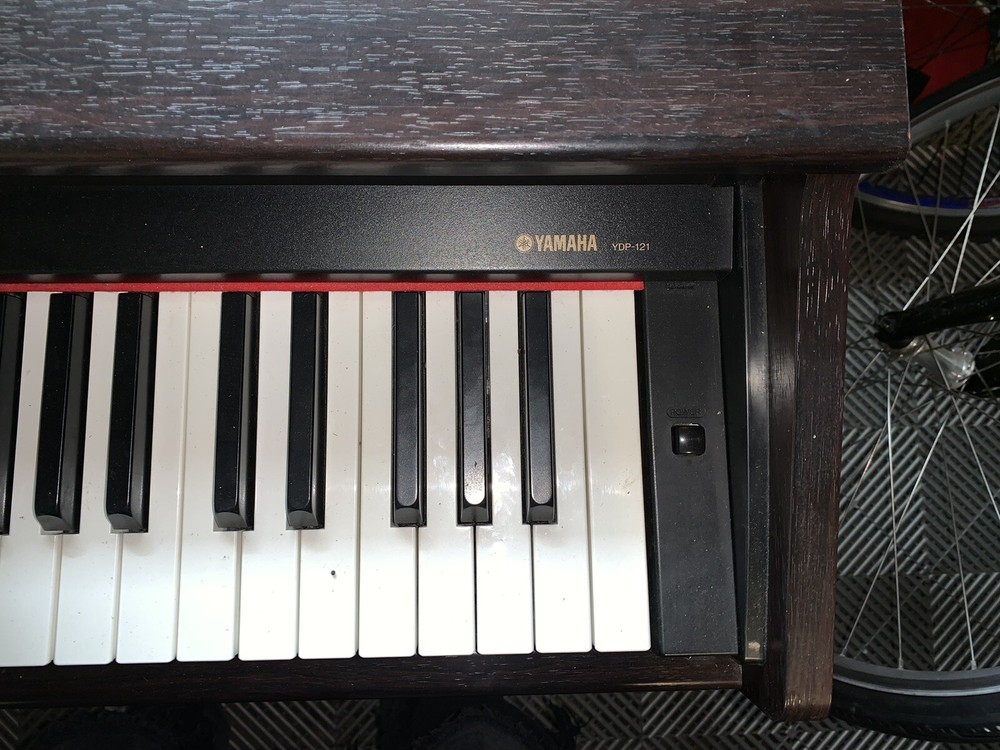 Yamaha keyboard YDP-121