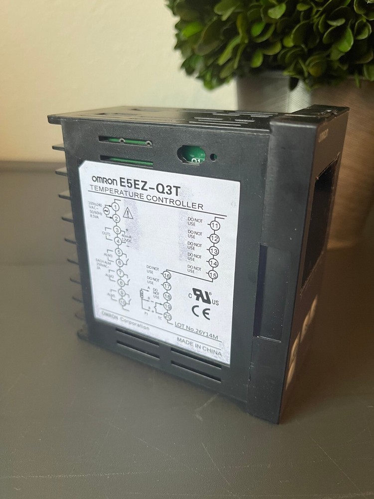 Omron Temperature Controller E5Ez-Q3T E5Ezq3T 100 240Vac