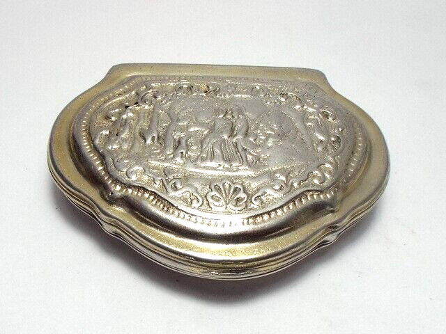 RARE CONTINENTAL MID 18th CENTURY SOLID SILVER SNUFF BOX, c1740