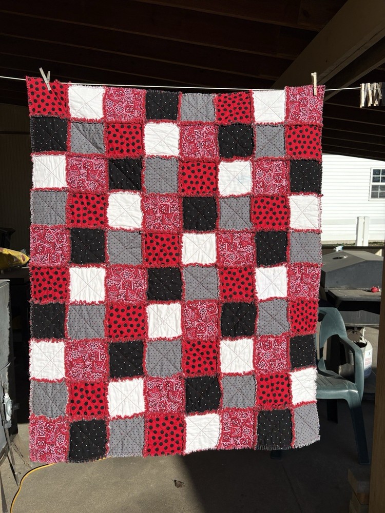 Handmade Patchwork Rag Quilt Red Cotton Novelty Pattern Blanket