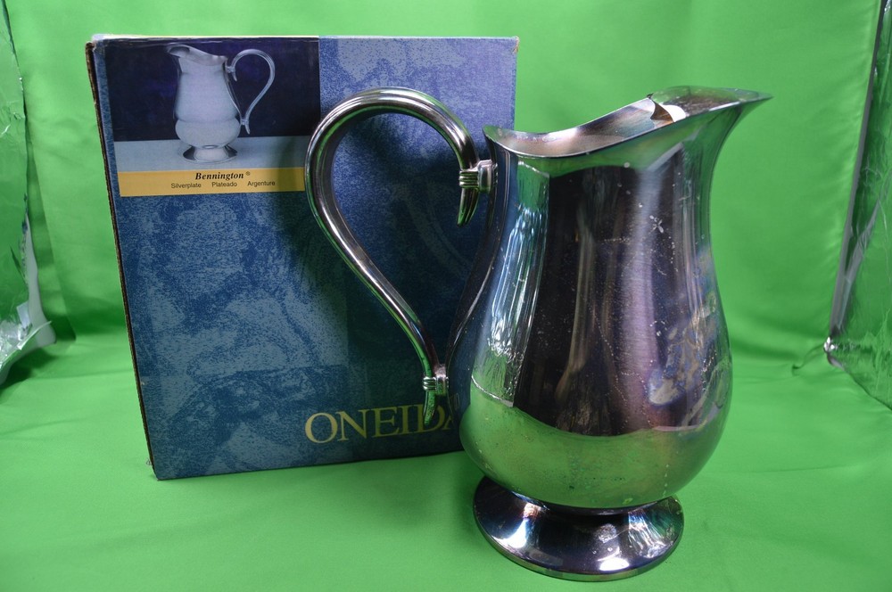 Oneida Bennington Pitcher Silverplate W/ Box,2 Quarts,Tarnished,S