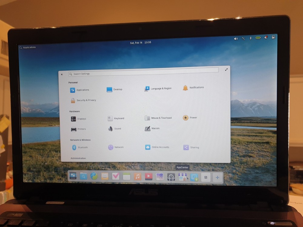 Linux ElementaryOS V8.1, 64-bit, Bootable Live and Install USB Flash Drive