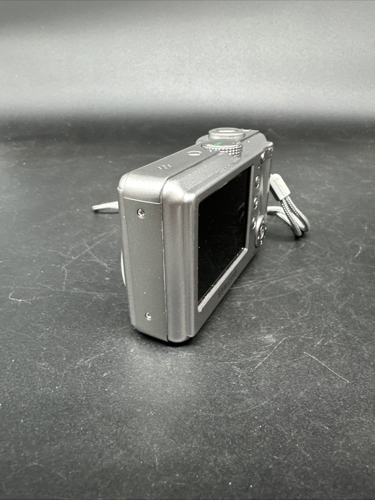 Samsung Digimax D73 7.2MP Digital Compact Camera, Silver - Tested