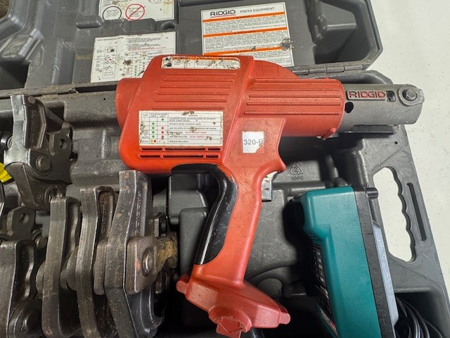 RIDGID 320-E ProPress Tool Kit w/ 1/2"-2" Jaws
