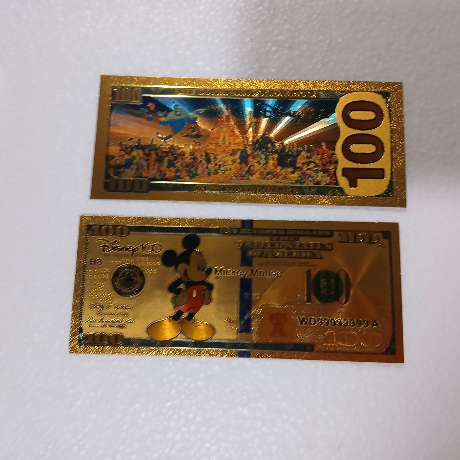 Lot of 80 novelty US coins and bills.