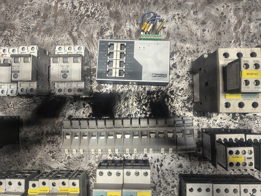 Siemens Controls Lot