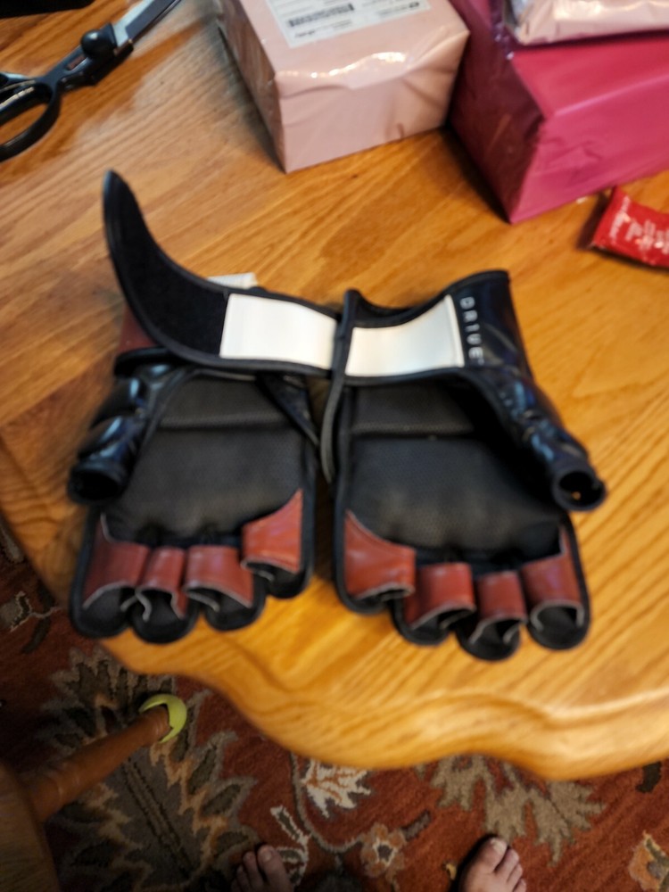 CENTURY Drive Men's Training Glove Size Medium