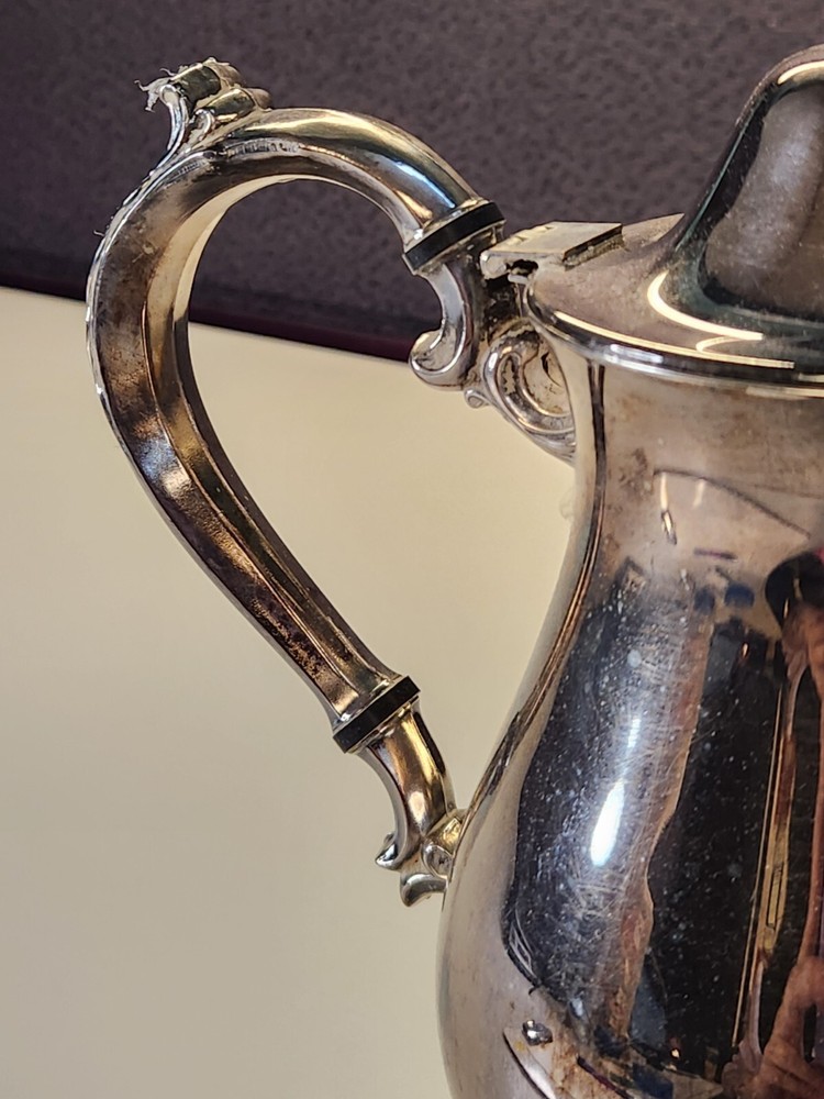 Oneida Silver Plated Tea or Coffee Pot, 9 1/4" tall