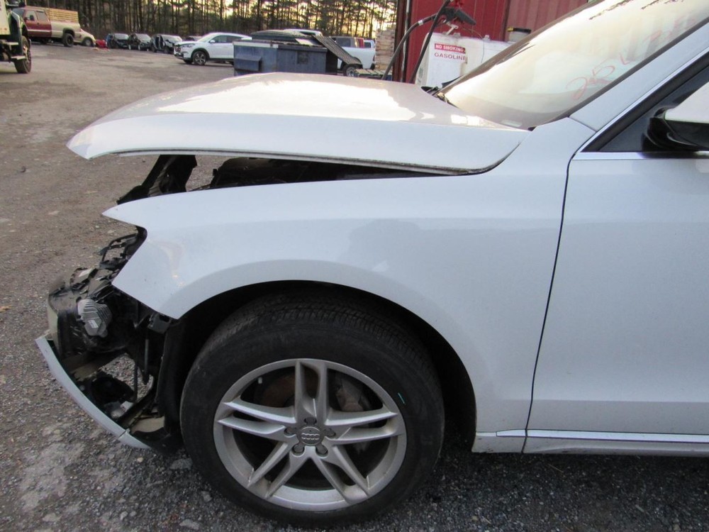 Q5 2017 Glove Box 1102002