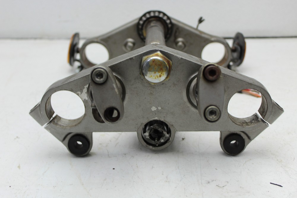 1990 SUZUKI VX800 TRIPLE TREE STEERING STEM FORK CLAMP (SBD)