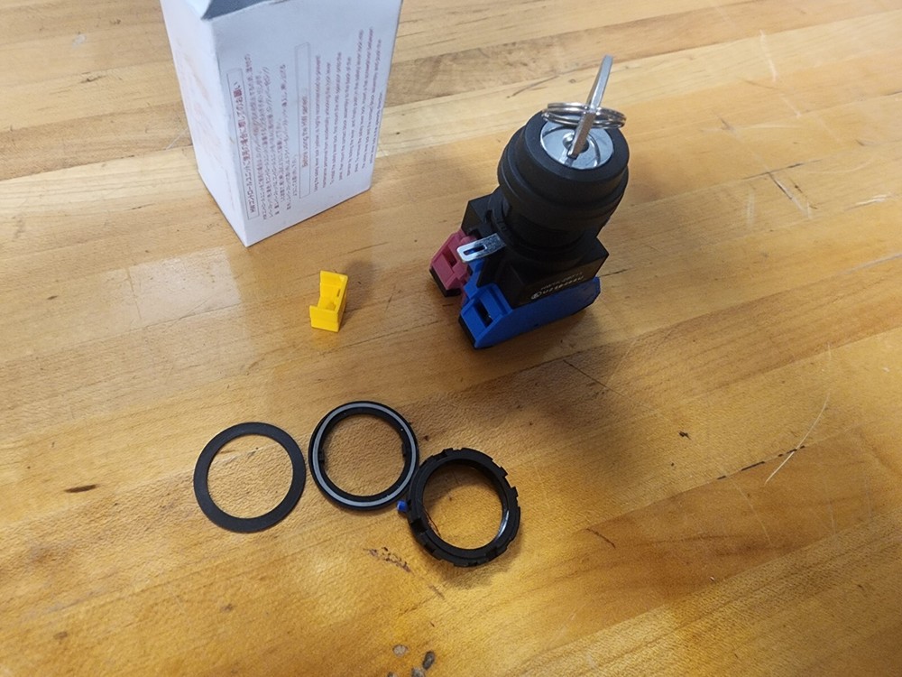 Idec Key Switch, HW1K-2BF11