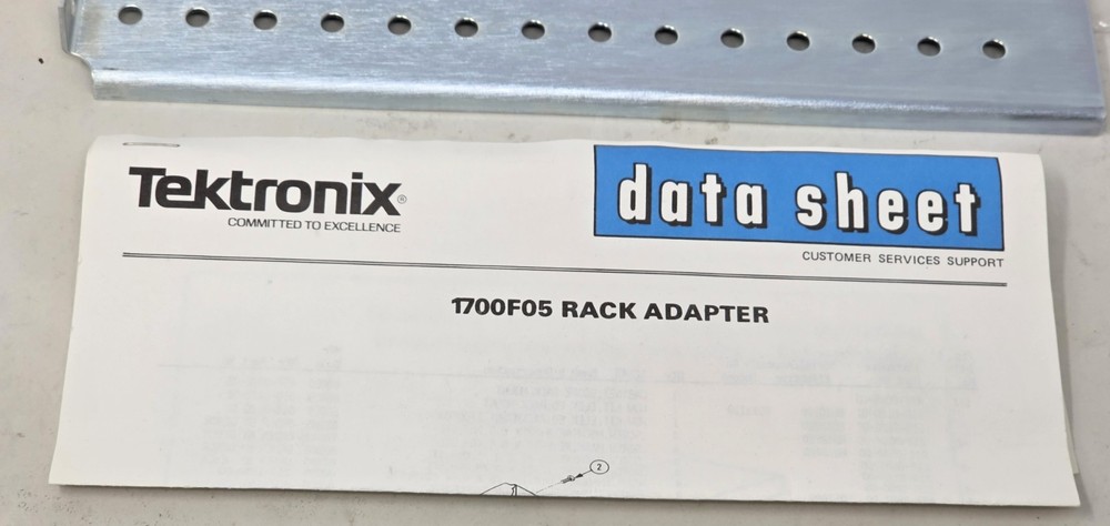 Tektronix 1700F05 Rack Adapter